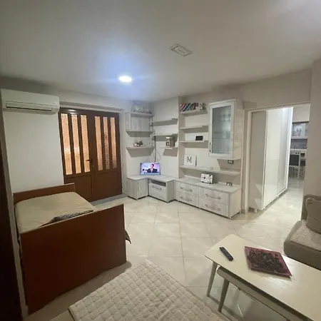 Albi Apartamant Golem (Tirana)